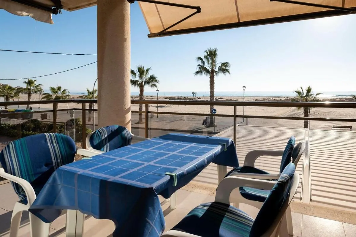 Apartment At118 Front View Beach, Pool, Airco, Wifi, Parking Torredembarra